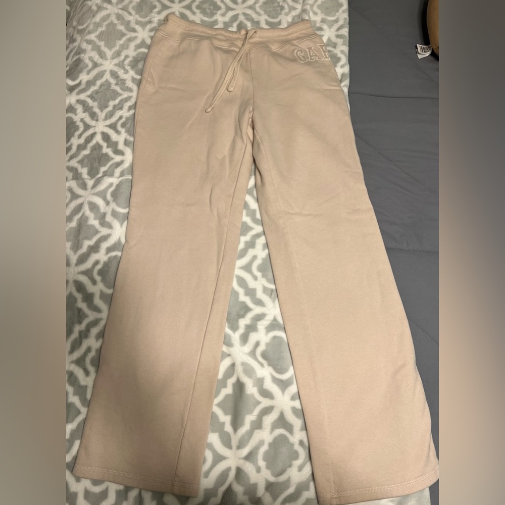 Women’s yoga pants, size small, color cream. Brand, GAP.